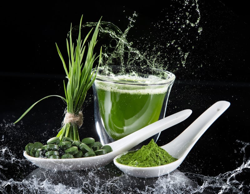 The Benefits and Side Effects of Wheatgrass, Spirulina, and Chlorella: A Comparative Analysis